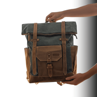 Mochila Coique Verde – Impermeable con Detalles en Cuero Natural | SANTINI Chile